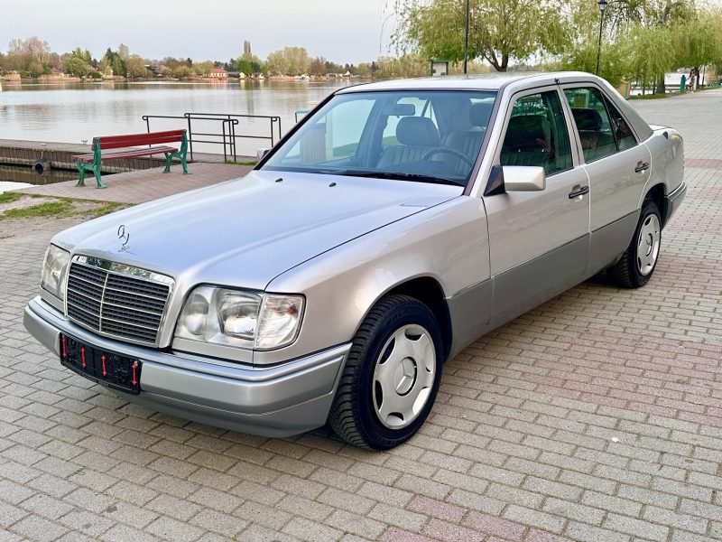 1994 Mercedes-Benz E 200 oldtimer autó – Car-Garage Kft. Ráckeve