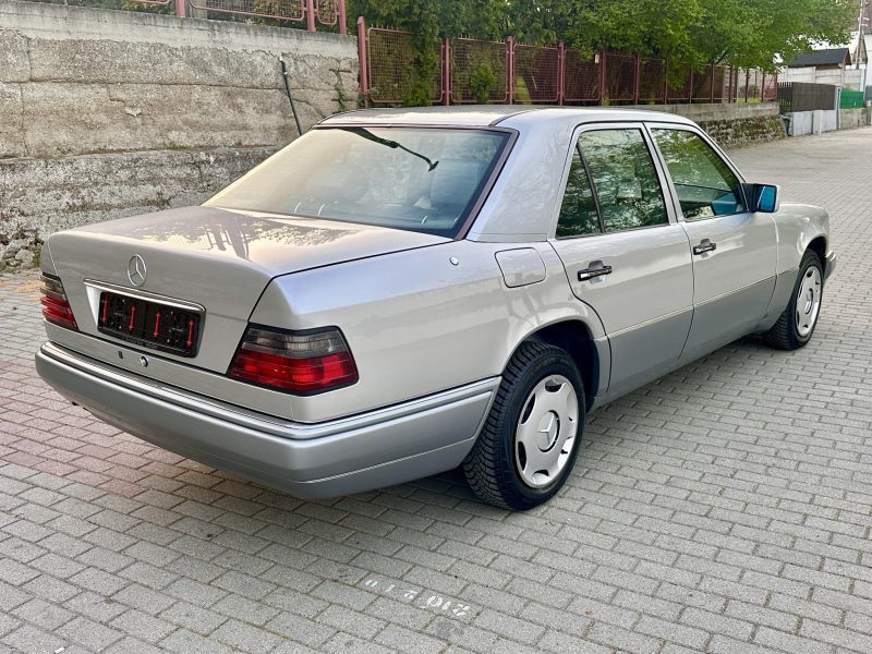 1994 Mercedes-Benz E 200 oldtimer autó – Car-Garage Kft. Ráckeve – 3. fotó