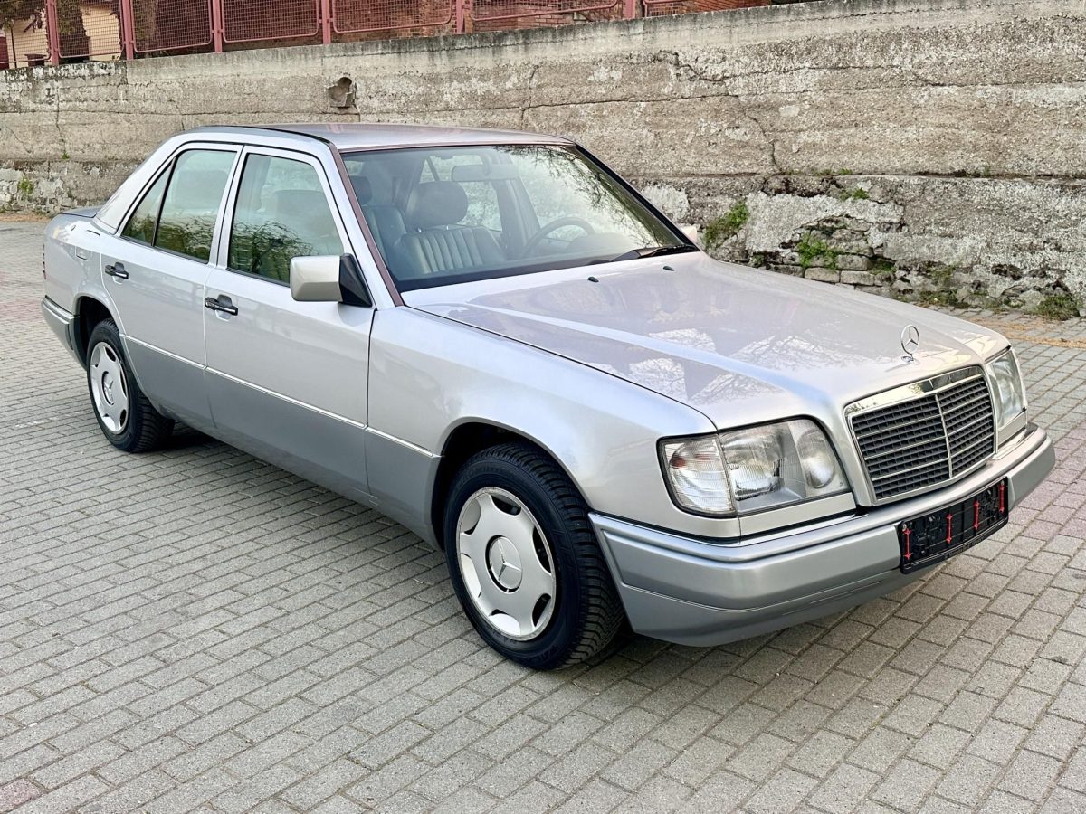 1994 Mercedes-Benz E 200 oldtimer autó – Car-Garage Kft. Ráckeve – 4. fotó