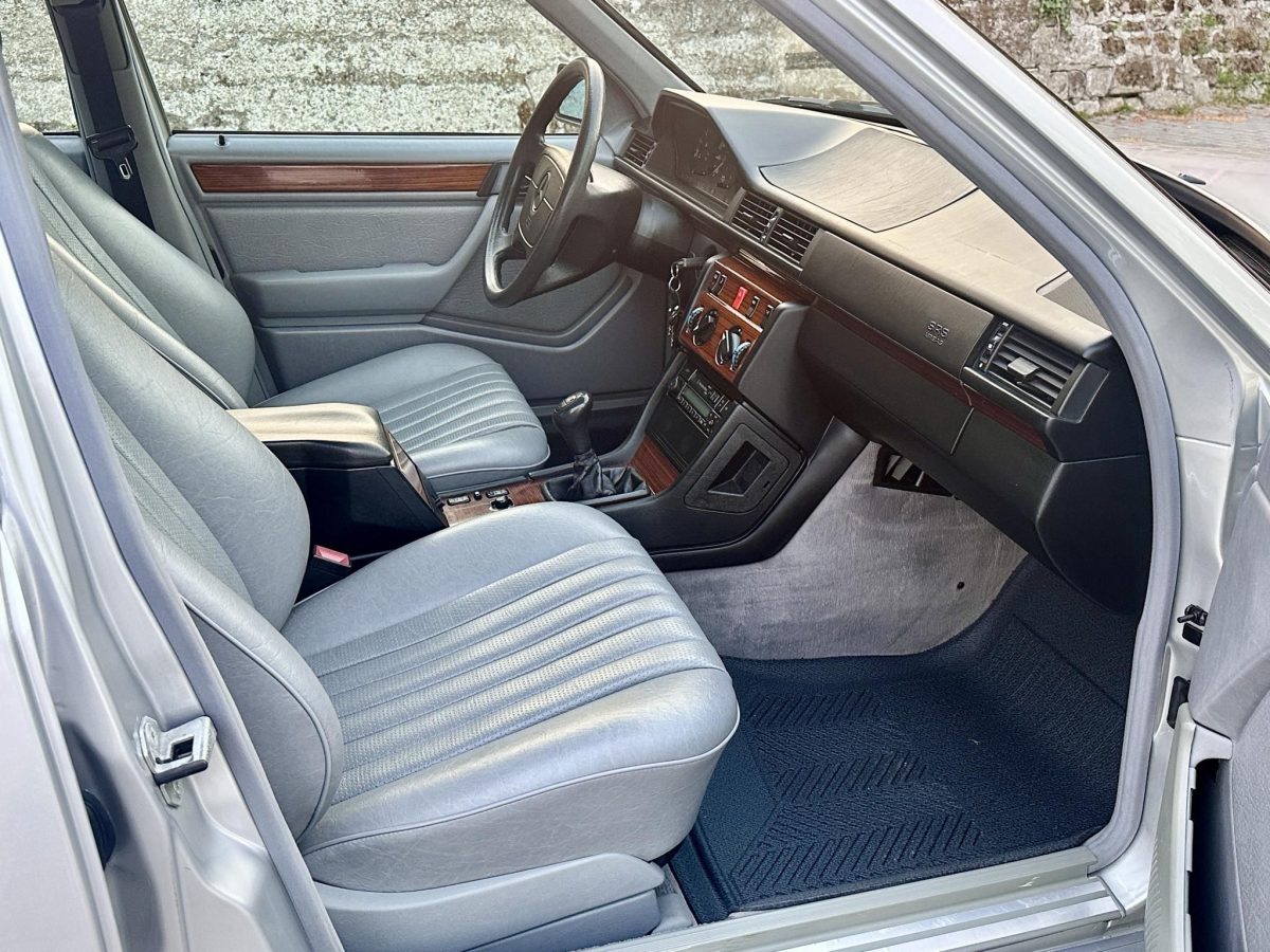 1994 Mercedes-Benz E 200 oldtimer autó – Car-Garage Kft. Ráckeve – 5. fotó