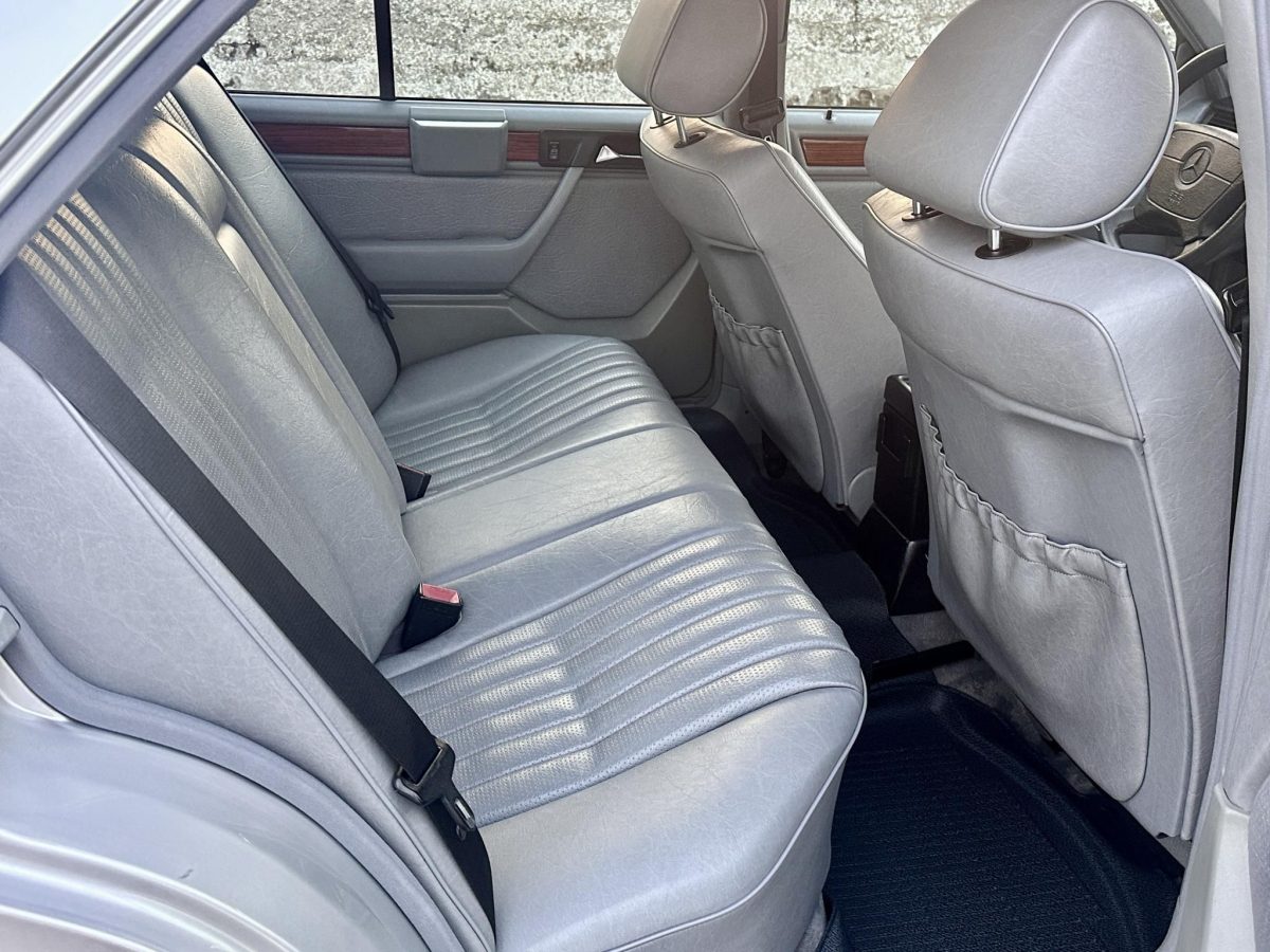1994 Mercedes-Benz E 200 oldtimer autó – Car-Garage Kft. Ráckeve – 6. fotó