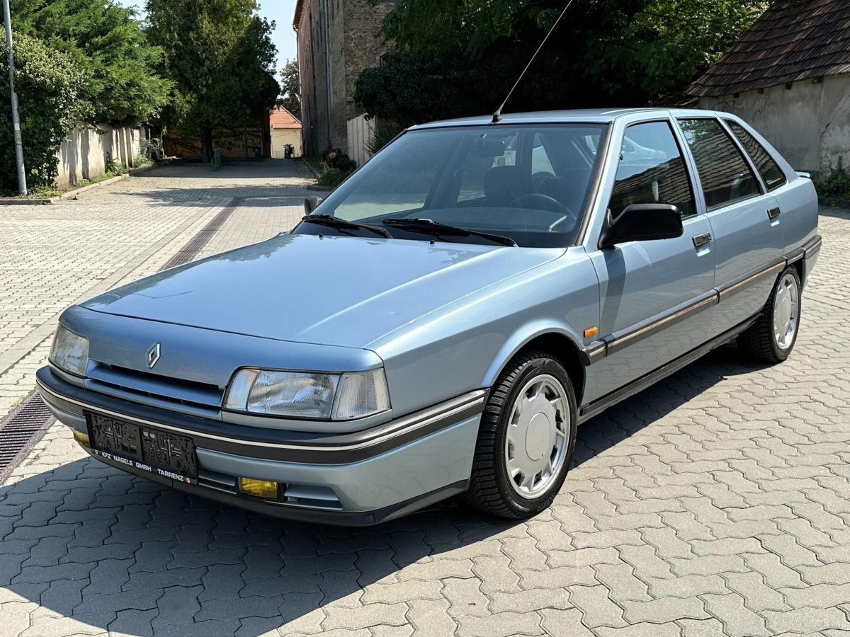 1990 Renault R 21 oldtimer autó – Car-Garage Kft. Ráckeve