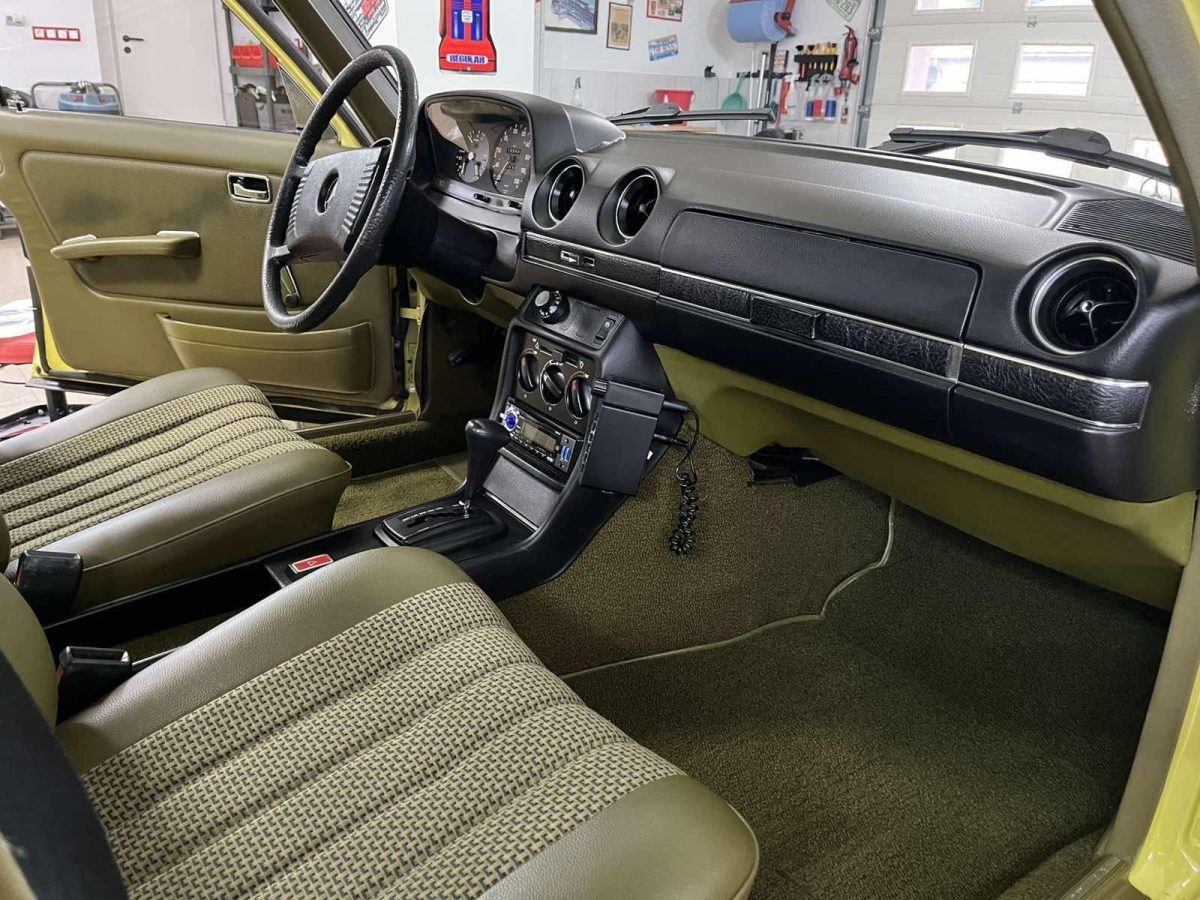 1979 Mercedes-Benz W 123 oldtimer autó – Car-Garage Kft. Ráckeve – 5. fotó