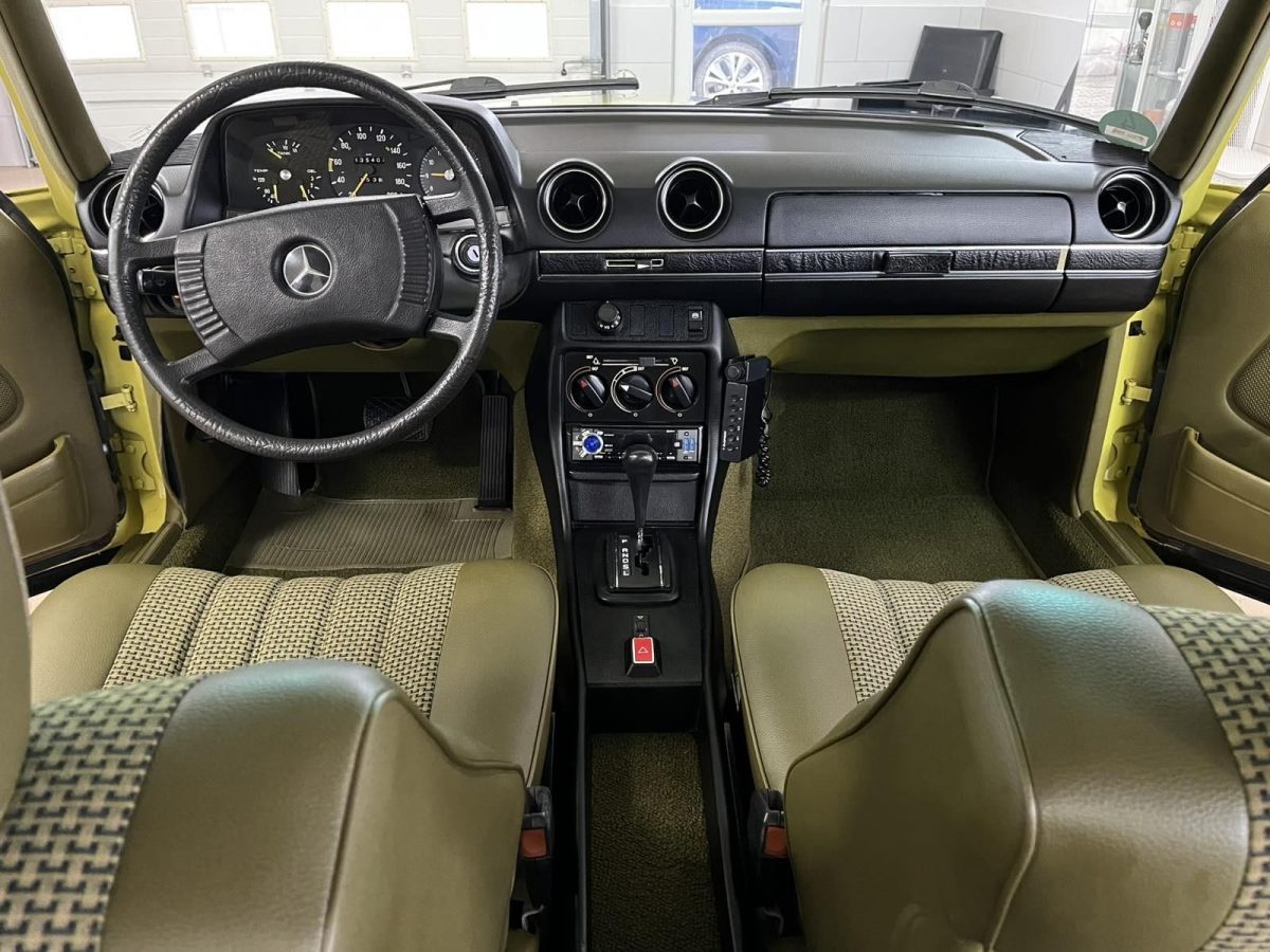 1979 Mercedes-Benz W 123 oldtimer autó – Car-Garage Kft. Ráckeve – 6. fotó