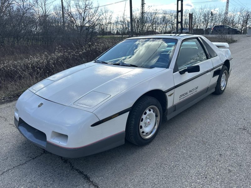 1986 Pontiac Fiero oldtimer autó – Car-Garage Kft. Ráckeve