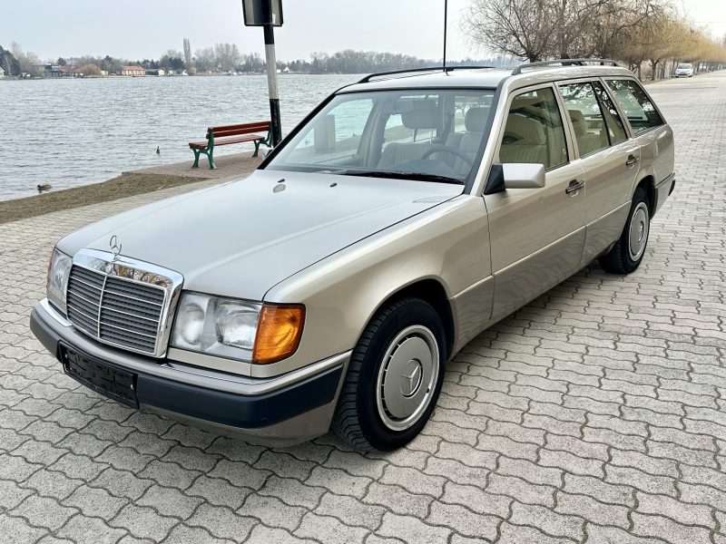 1990 Mercedes-Benz 200 oldtimer autó – Car-Garage Kft. Ráckeve