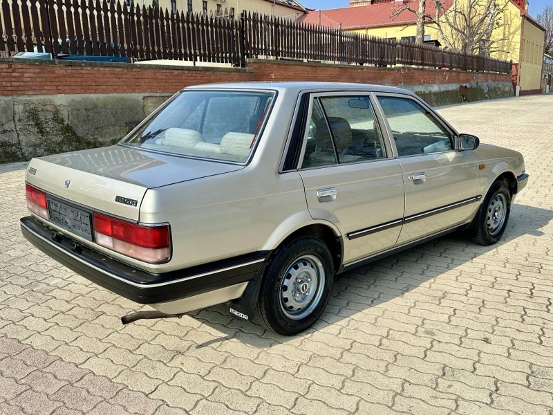 1988 Mazda 323 oldtimer autó – Car-Garage Kft. Ráckeve – 3. fotó