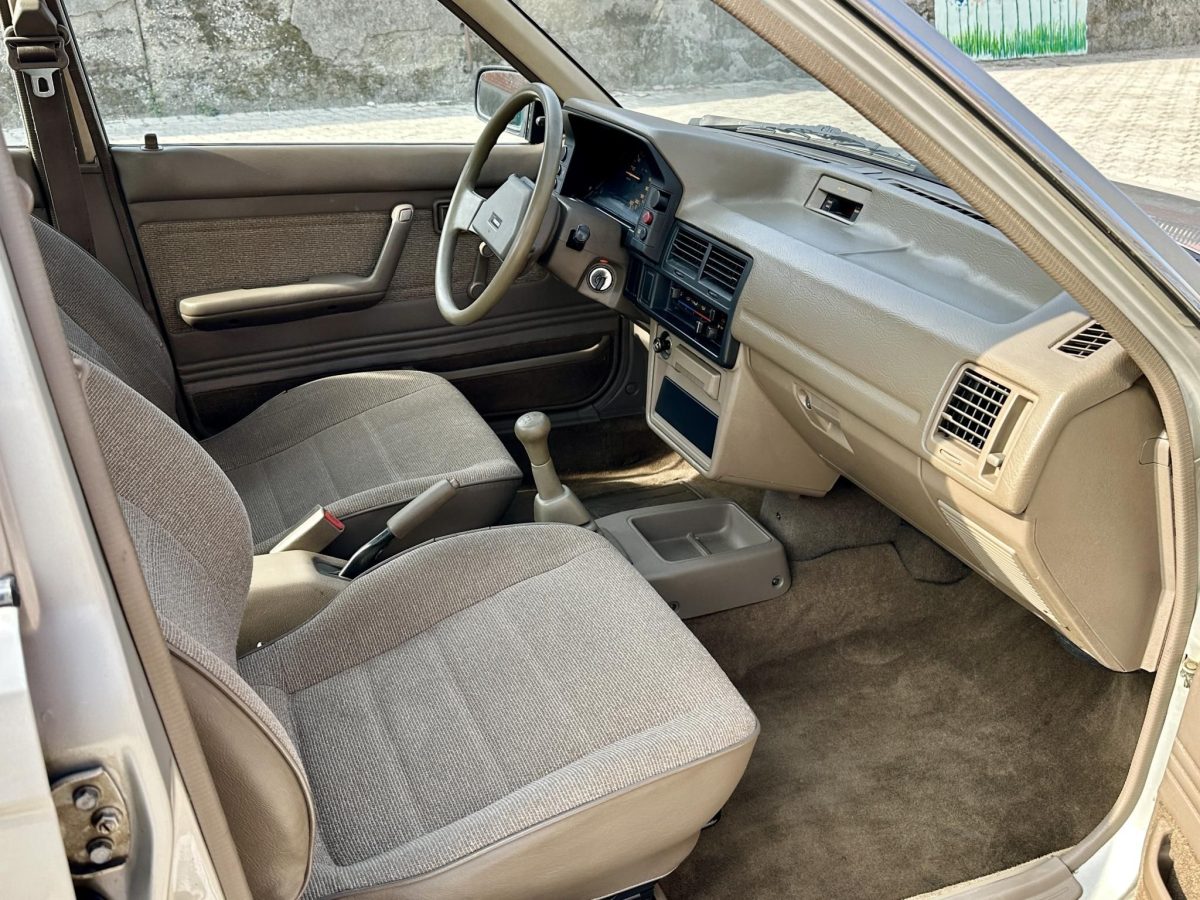 1988 Mazda 323 oldtimer autó – Car-Garage Kft. Ráckeve – 5. fotó