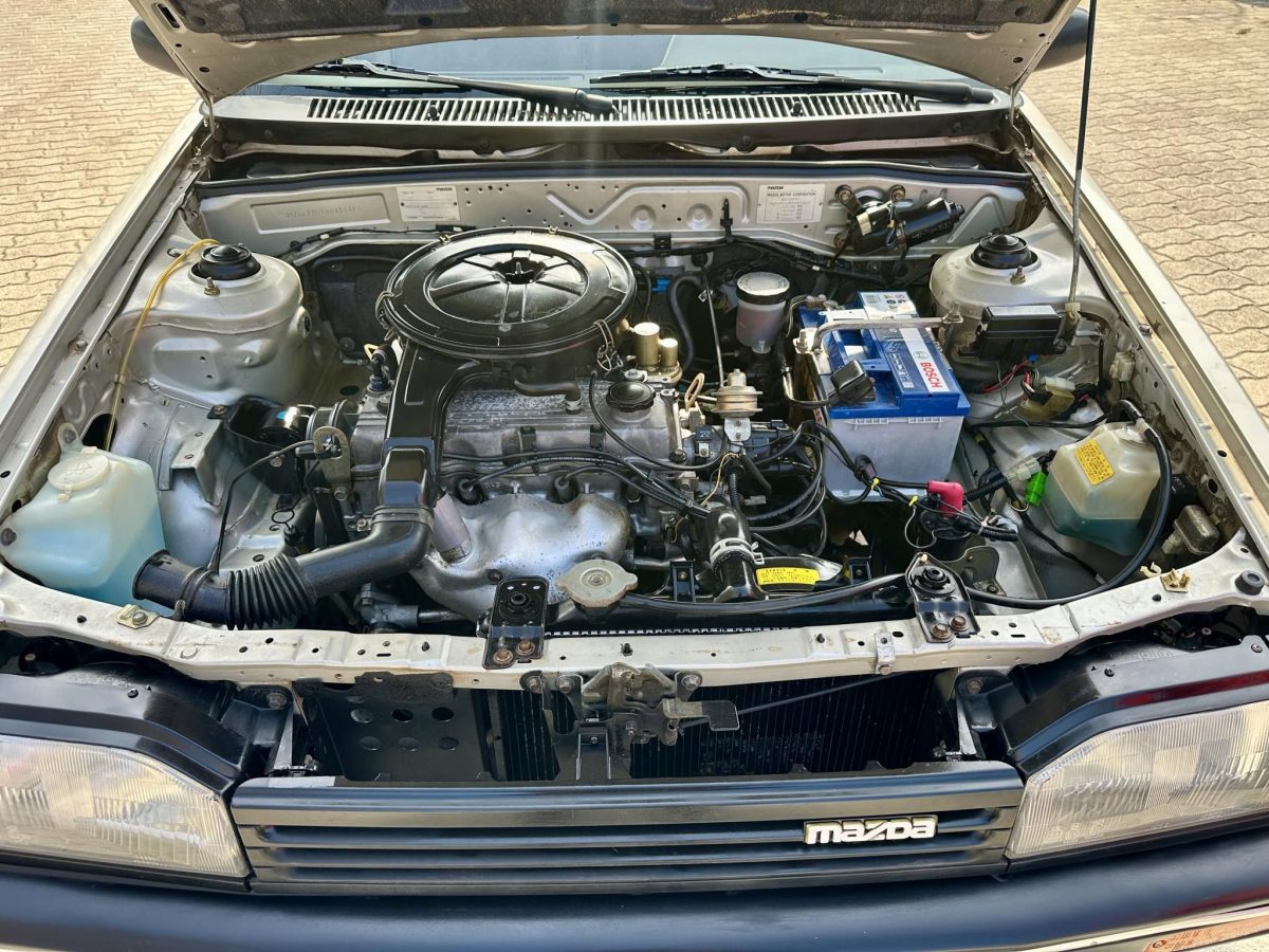 1988 Mazda 323 oldtimer autó – Car-Garage Kft. Ráckeve – 8. fotó
