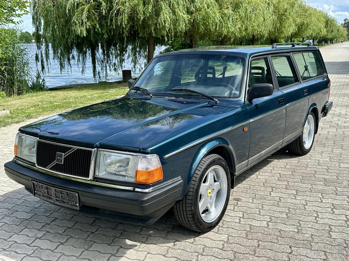1992 Volvo 240 oldtimer autó – Car-Garage Kft. Ráckeve