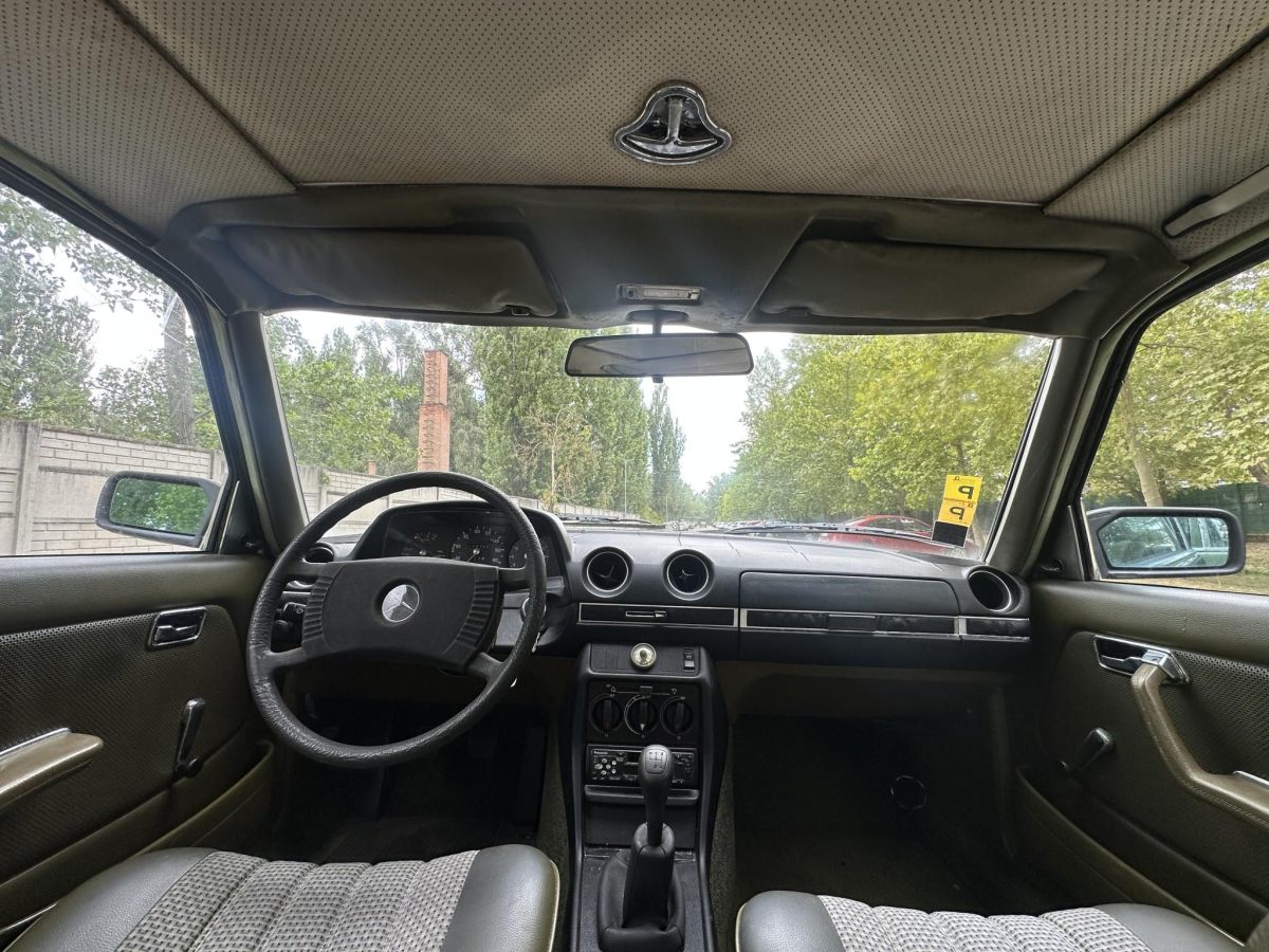 1976 Mercedes-Benz W 123 oldtimer autó – Car-Garage Kft. Ráckeve – 7. fotó