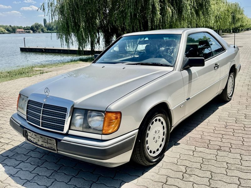 1989 Mercedes-Benz 300 oldtimer autó – Car-Garage Kft. Ráckeve