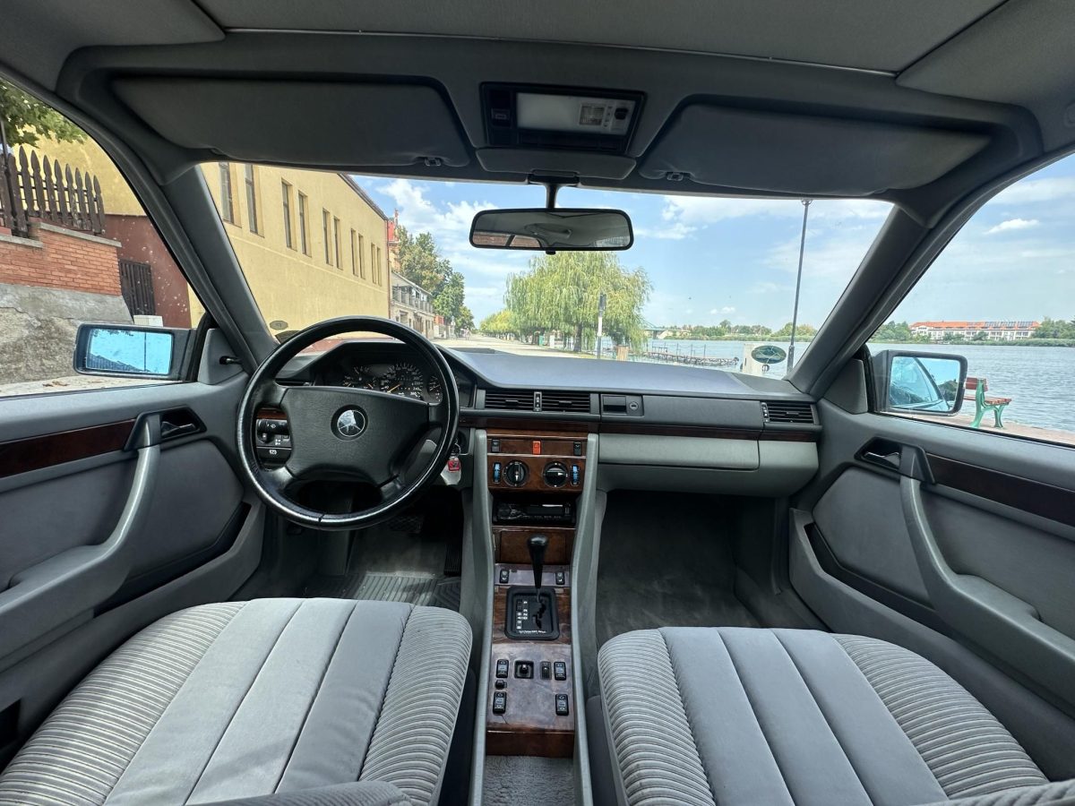 1991 Mercedes-Benz 300 oldtimer autó – Car-Garage Kft. Ráckeve – 7. fotó