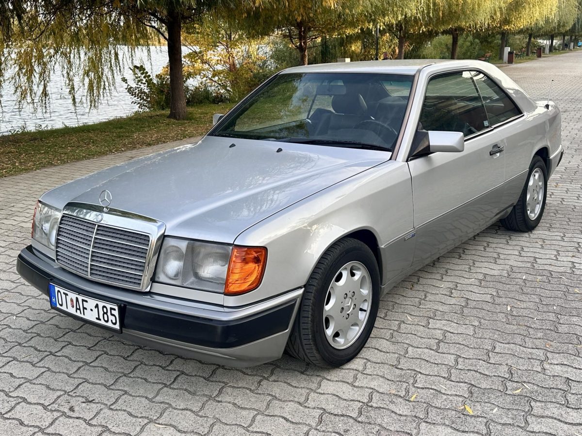 1991 Mercedes-Benz 300 oldtimer autó – Car-Garage Kft. Ráckeve